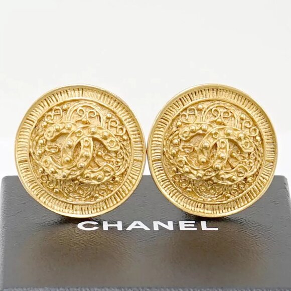 CHANEL CC Logos Round Clip-On Earrings Gold Tone 94A Auth w/Box #22400 - Picture 1 of 16